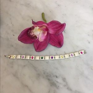 Vintage Silvertone and bead bracelet.